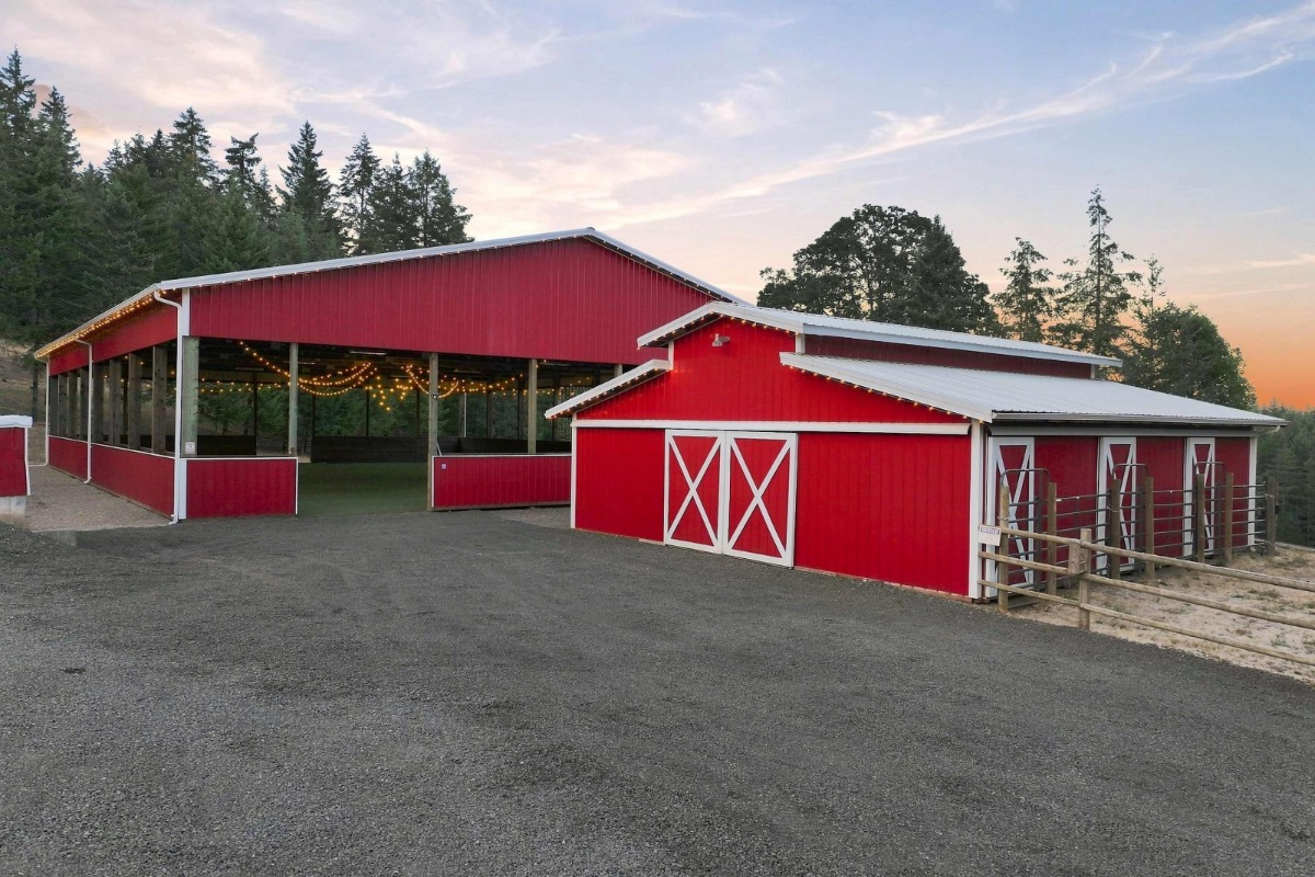 Hilltop Retreat, photo courtesy Hometown Luxury Rentals Hilltop Retreat, photo courtesy Hometown Luxury Rentals