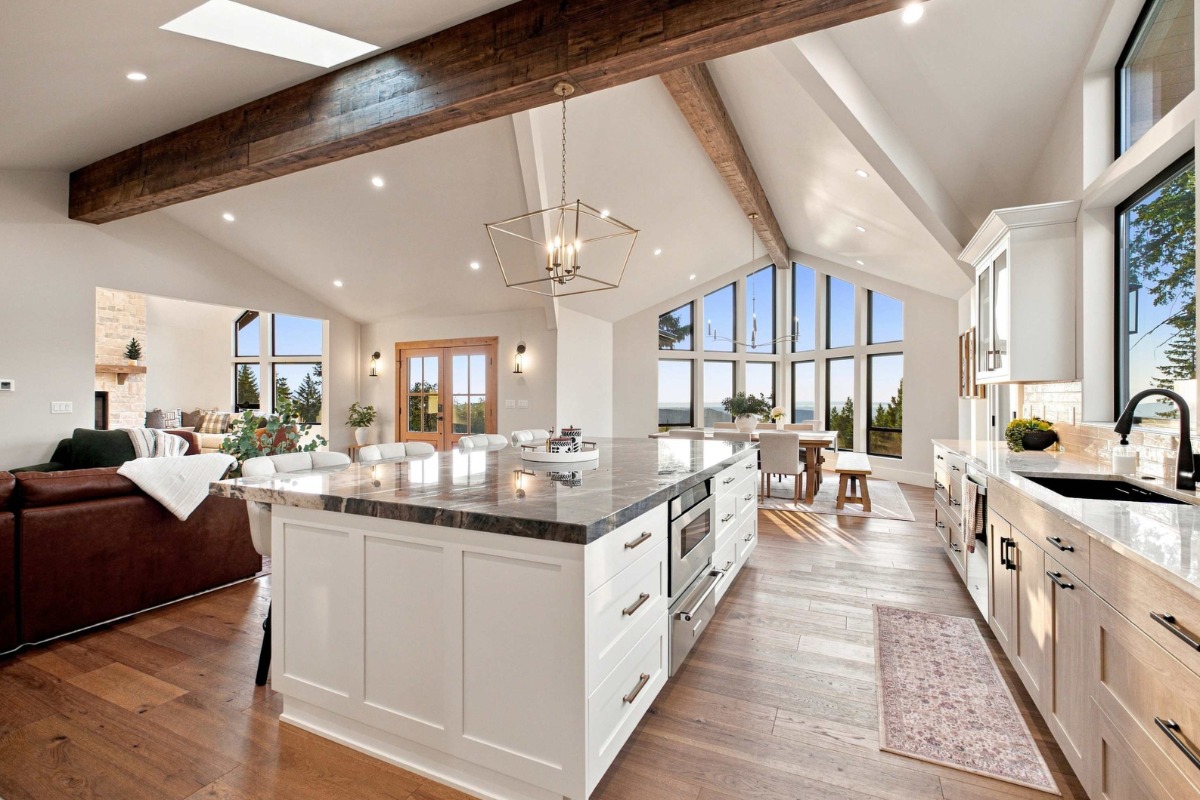 Hilltop Retreat, photo courtesy Hometown Luxury Rentals Hilltop Retreat, photo courtesy Hometown Luxury Rentals