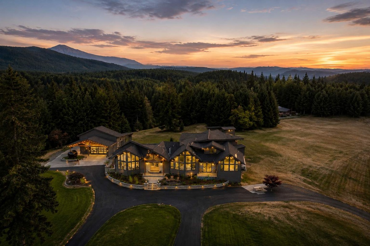 Hilltop Retreat, photo courtesy Hometown Luxury Rentals